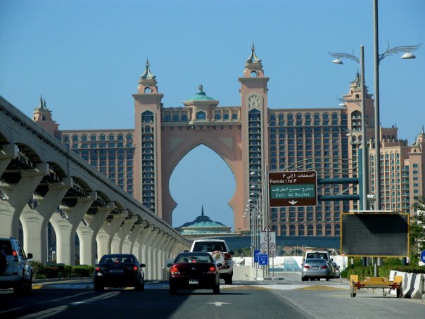 Driving to Atlantis. Dubai tour guide