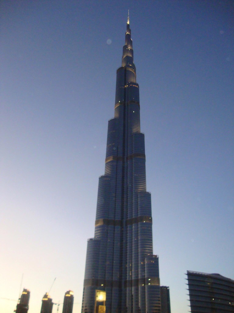 World's tallest building! Dubai travel guide.