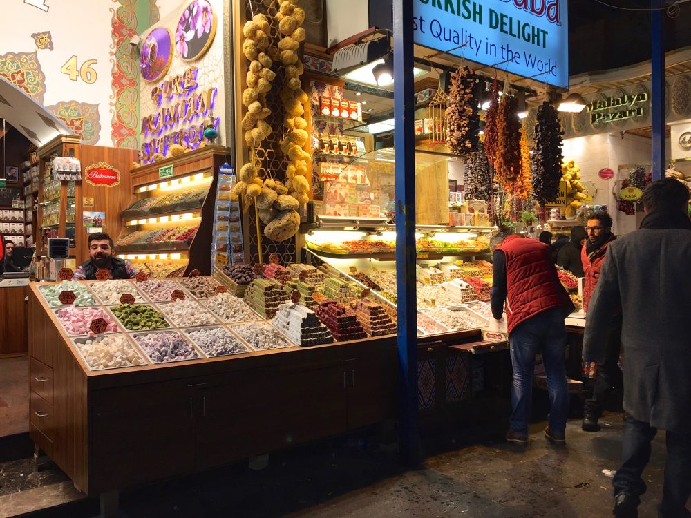 Spice Bazaar, Istanbul - Places to Visit in Istanbul in Winter | https://passportandplates.com