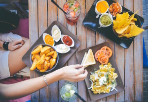 Traveling with a dietary restriction is oftentimes a challenge, but it doesn't have to be! Read these tips on how to travel with dietary restrictions from https://passportandplates.com