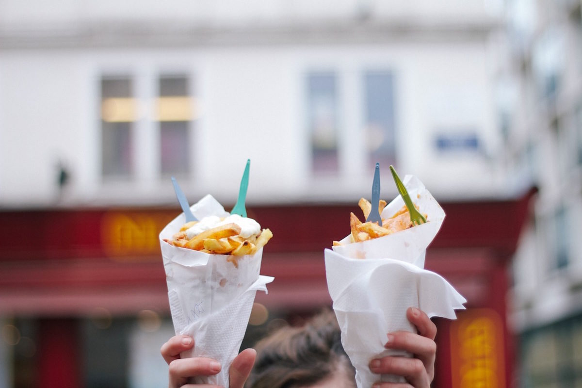 Amsterdam might not have the reputation of a foodie city, but the delicious eats impressed me! Read this to find out which five dutch snacks you must try! |https://passportandplates.com