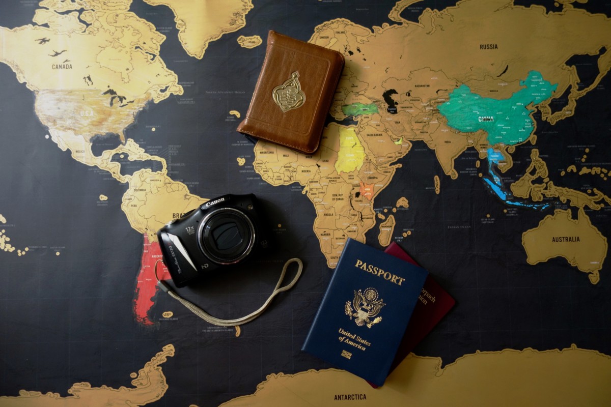 What does being a third culture kid mean to me? It means where I’m from and what culture I identify with are not clear-cut answers. Although it might be challenging to ‘find your place’ there are benefits to it as well. | https://passportandplates.com