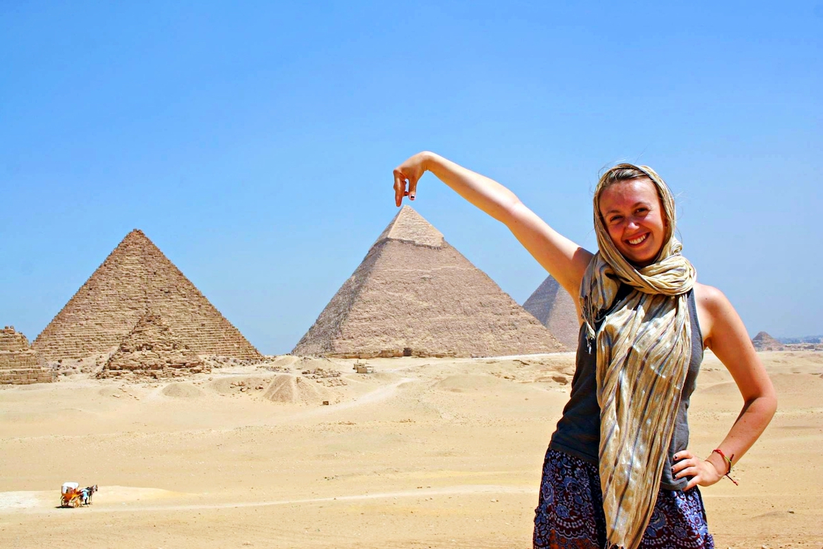 There are a few things to know before traveling to Egypt. Click to read this compilation of Egypt travel tips for the first time visitor from some recent travelers to Egypt! | https://passportandplates.com